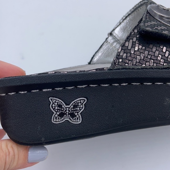 Euc Alegria Carina medieval metallic thong sandal 6 36 - Picture 6 of 7